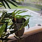 Prázdninový dům La De , De Charme Avec Jardin ,piscine Nature, Jacuzzi , Petanque, Fitness, Billard,ping Pong, *