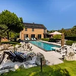 La De , De Charme Avec Jardin ,piscine Nature, Jacuzzi , Petanque, Fitness, Billard,ping Pong, Seny