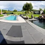 La De , De Charme Avec Jardin ,piscine Nature, Jacuzzi , Petanque, Fitness, Billard,ping Pong, Seny