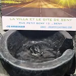 La De , De Charme Avec Jardin ,piscine Nature, Jacuzzi , Petanque, Fitness, Billard,ping Pong, Prázdninový dům Seny