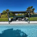 La De , De Charme Avec Jardin ,piscine Nature, Jacuzzi , Petanque, Fitness, Billard,ping Pong, Prázdninový dům Seny