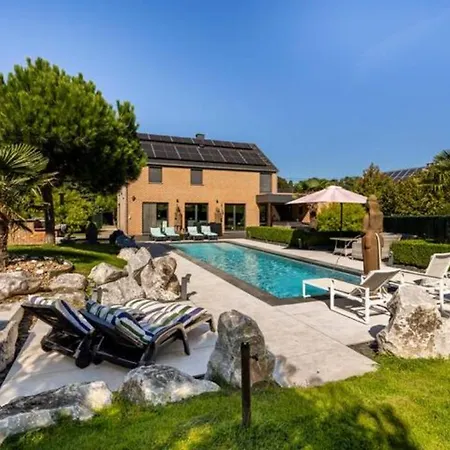 La De , De Charme Avec Jardin ,piscine Nature, Jacuzzi , Petanque, Fitness, Billard,ping Pong, Seny