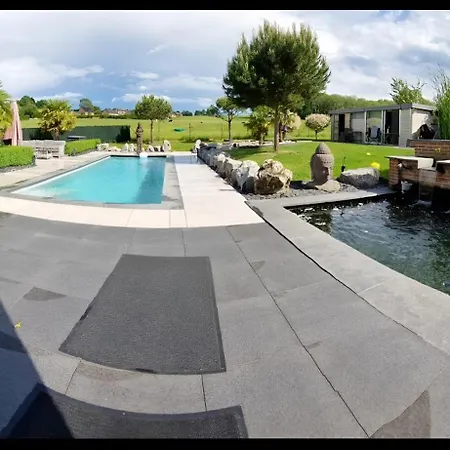 La De , De Charme Avec Jardin ,piscine Nature, Jacuzzi , Petanque, Fitness, Billard,ping Pong, Seny