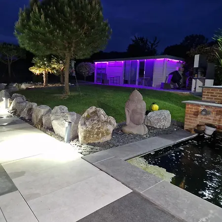 La De , De Charme Avec Jardin ,piscine Nature, Jacuzzi , Petanque, Fitness, Billard,ping Pong, Holiday home Seny