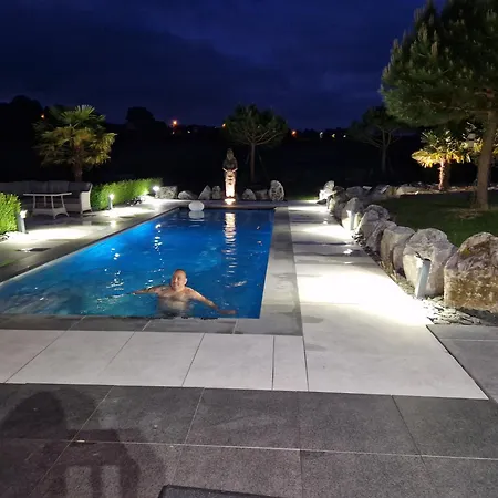 La De , De Charme Avec Jardin ,piscine Nature, Jacuzzi , Petanque, Fitness, Billard,ping Pong,