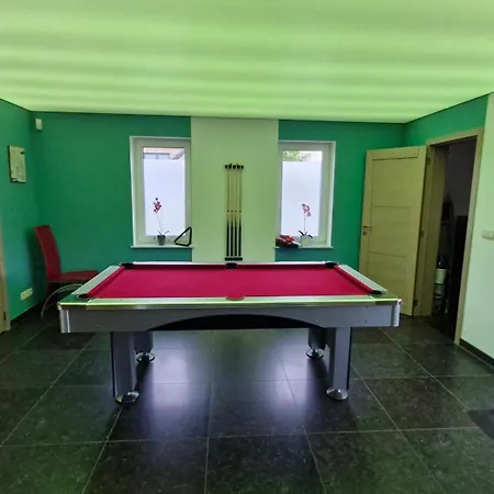 La De , De Charme Avec Jardin ,piscine Nature, Jacuzzi , Petanque, Fitness, Billard,ping Pong, Seny