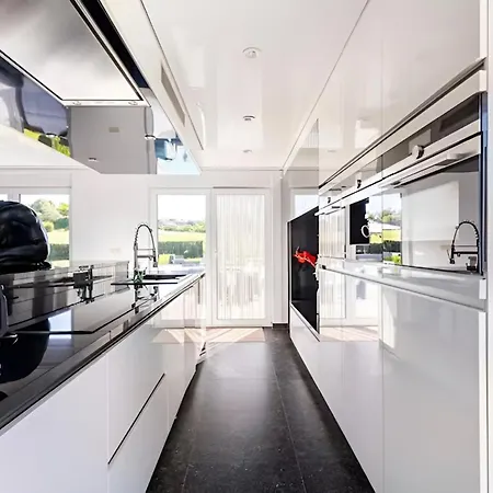 La De , De Charme Avec Jardin ,piscine Nature, Jacuzzi , Petanque, Fitness, Billard,ping Pong, Hébergement de vacances *