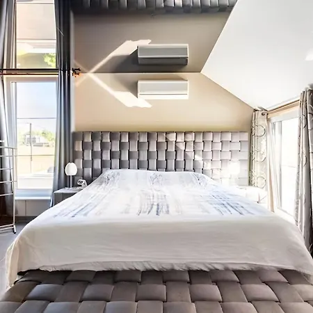 La De , De Charme Avec Jardin ,piscine Nature, Jacuzzi , Petanque, Fitness, Billard,ping Pong, Hébergement de vacances