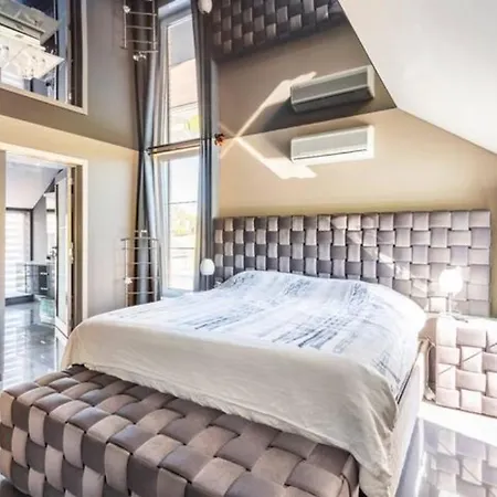 La De , De Charme Avec Jardin ,piscine Nature, Jacuzzi , Petanque, Fitness, Billard,ping Pong, *