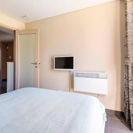 La De , De Charme Avec Jardin ,piscine Nature, Jacuzzi , Petanque, Fitness, Billard,ping Pong, Ferienhaus