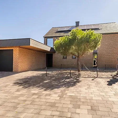 La De , De Charme Avec Jardin ,piscine Nature, Jacuzzi , Petanque, Fitness, Billard,ping Pong, Seny