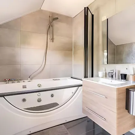 Ferienhaus La De , De Charme Avec Jardin ,piscine Nature, Jacuzzi , Petanque, Fitness, Billard,ping Pong,
