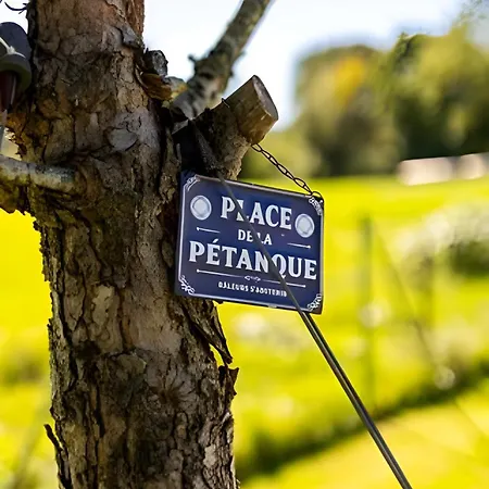 La De , De Charme Avec Jardin ,piscine Nature, Jacuzzi , Petanque, Fitness, Billard,ping Pong, Hébergement de vacances Seny