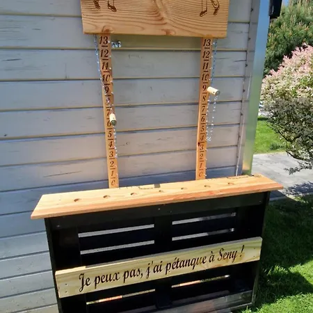 La De , De Charme Avec Jardin ,piscine Nature, Jacuzzi , Petanque, Fitness, Billard,ping Pong, Hébergement de vacances *