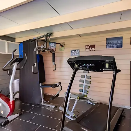 La De , De Charme Avec Jardin ,piscine Nature, Jacuzzi , Petanque, Fitness, Billard,ping Pong, Hébergement de vacances *