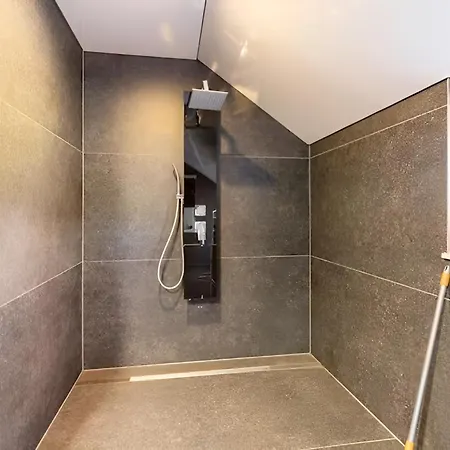 La De , De Charme Avec Jardin ,piscine Nature, Jacuzzi , Petanque, Fitness, Billard,ping Pong, Hébergement de vacances