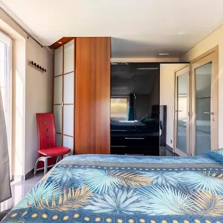 La De , De Charme Avec Jardin ,piscine Nature, Jacuzzi , Petanque, Fitness, Billard,ping Pong, Hébergement de vacances