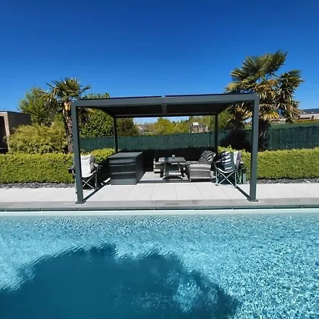 La De , De Charme Avec Jardin ,piscine Nature, Jacuzzi , Petanque, Fitness, Billard,ping Pong, Ferienhaus Seny
