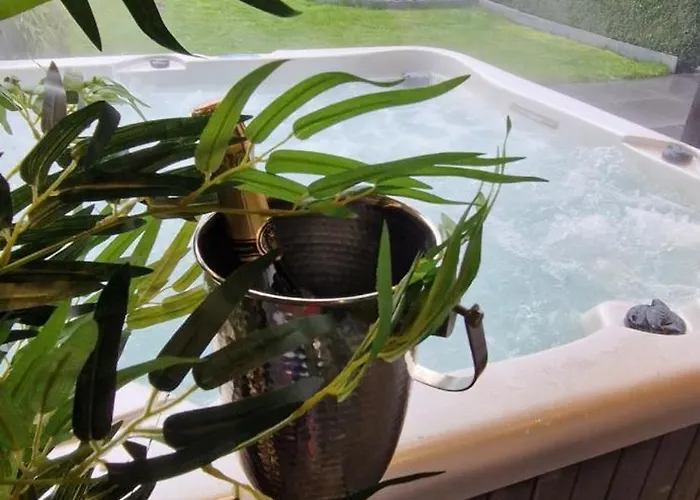 Holiday home La De , De Charme Avec Jardin ,piscine Nature, Jacuzzi , Petanque, Fitness, Billard,ping Pong, *