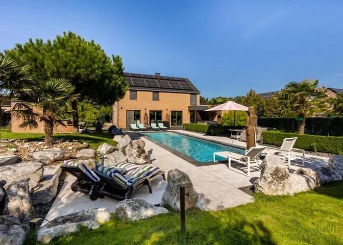 La De , De Charme Avec Jardin ,piscine Nature, Jacuzzi , Petanque, Fitness, Billard,ping Pong, Seny