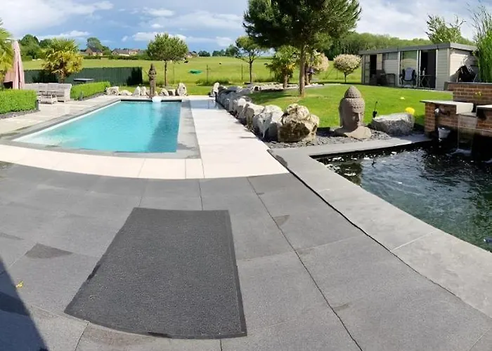 La De , De Charme Avec Jardin ,piscine Nature, Jacuzzi , Petanque, Fitness, Billard,ping Pong, Seny