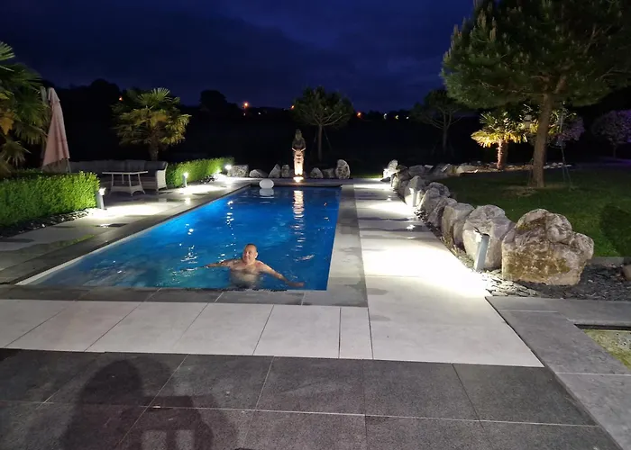 La De , De Charme Avec Jardin ,piscine Nature, Jacuzzi , Petanque, Fitness, Billard,ping Pong,