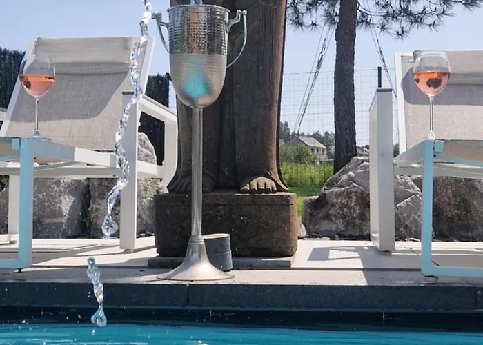 La De , De Charme Avec Jardin ,piscine Nature, Jacuzzi , Petanque, Fitness, Billard,ping Pong, * Seny