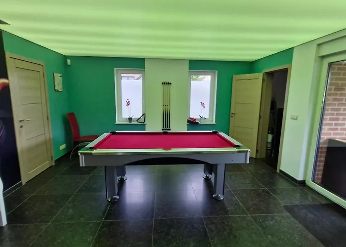 La De , De Charme Avec Jardin ,piscine Nature, Jacuzzi , Petanque, Fitness, Billard,ping Pong, Seny