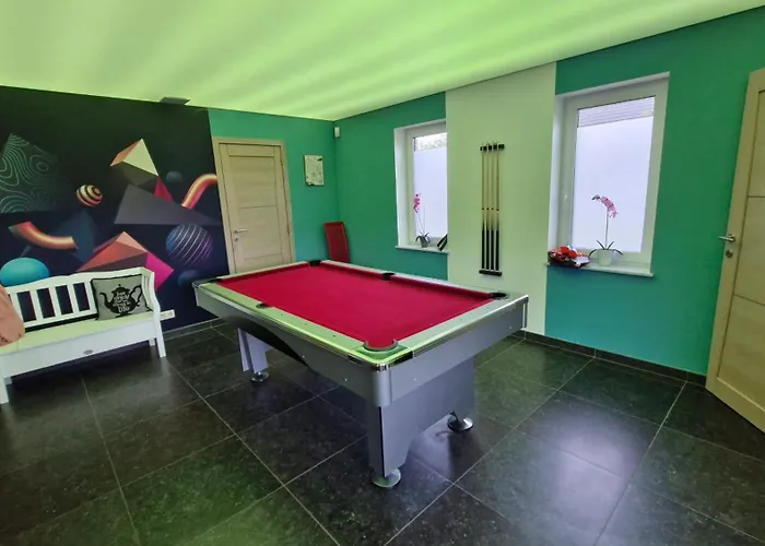 La De , De Charme Avec Jardin ,piscine Nature, Jacuzzi , Petanque, Fitness, Billard,ping Pong, Vakantiehuis