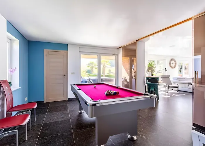 La De , De Charme Avec Jardin ,piscine Nature, Jacuzzi , Petanque, Fitness, Billard,ping Pong, Holiday home Seny