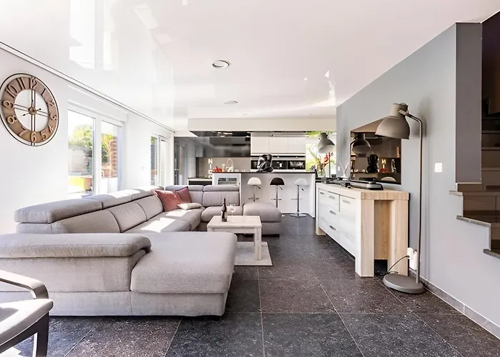 La De , De Charme Avec Jardin ,piscine Nature, Jacuzzi , Petanque, Fitness, Billard,ping Pong,