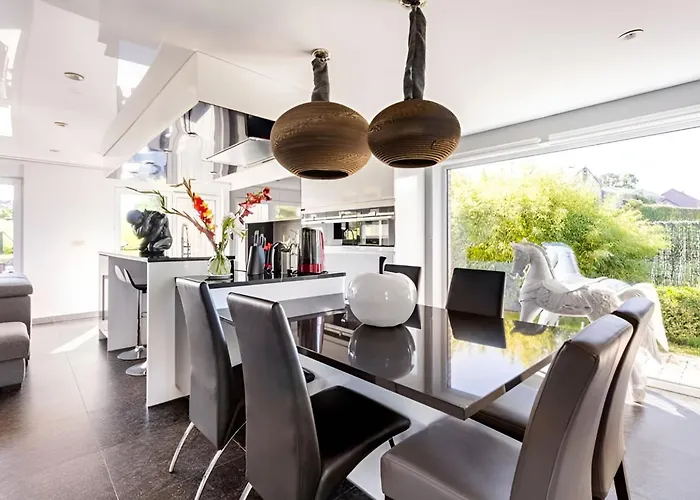 La De , De Charme Avec Jardin ,piscine Nature, Jacuzzi , Petanque, Fitness, Billard,ping Pong, Vakantiehuis Seny