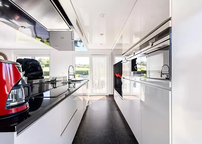 La De , De Charme Avec Jardin ,piscine Nature, Jacuzzi , Petanque, Fitness, Billard,ping Pong, Holiday home *