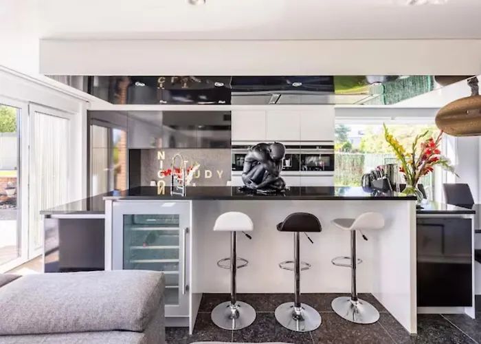 La De , De Charme Avec Jardin ,piscine Nature, Jacuzzi , Petanque, Fitness, Billard,ping Pong, *