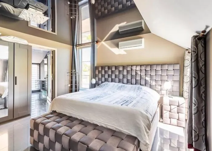 La De , De Charme Avec Jardin ,piscine Nature, Jacuzzi , Petanque, Fitness, Billard,ping Pong, *