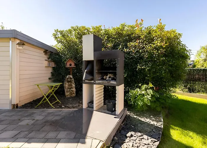 La De , De Charme Avec Jardin ,piscine Nature, Jacuzzi , Petanque, Fitness, Billard,ping Pong, * Seny