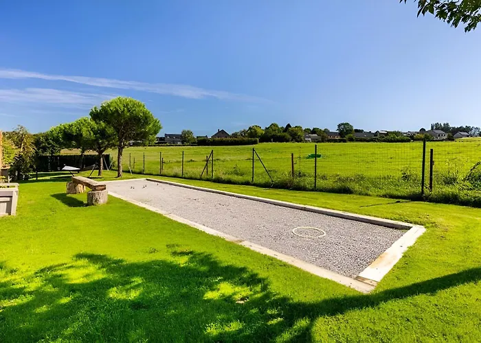 La De , De Charme Avec Jardin ,piscine Nature, Jacuzzi , Petanque, Fitness, Billard,ping Pong, Holiday home Seny