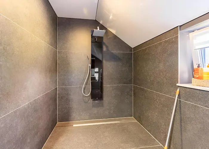 La De , De Charme Avec Jardin ,piscine Nature, Jacuzzi , Petanque, Fitness, Billard,ping Pong, Holiday home