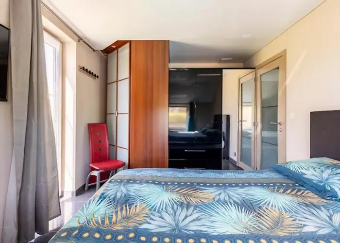 La De , De Charme Avec Jardin ,piscine Nature, Jacuzzi , Petanque, Fitness, Billard,ping Pong, Vakantiehuis